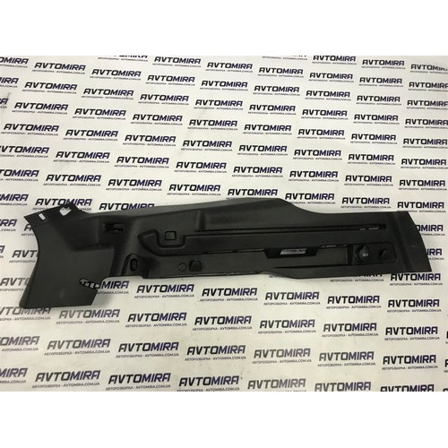 Направляющая шторки багажника правая Ford Focus 3 Wagon 2011-2017 BM51N46808A